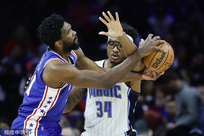 奥兰多魔术训练开放日，关键时刻官宣签约引欢呼，NBA季后赛在即，高层口径保持一致的简单介绍