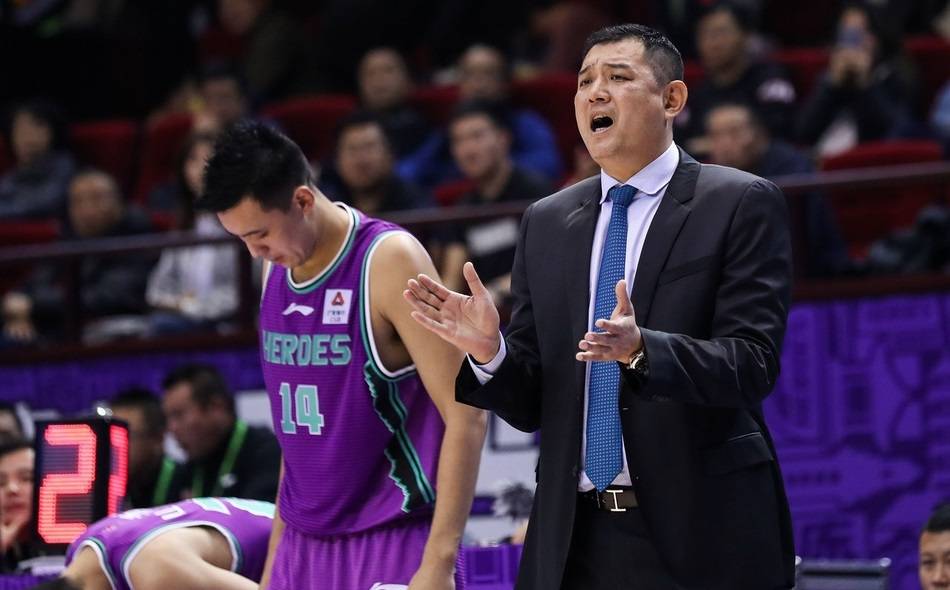 爱游戏体育荷甲赛程吃紧，山东男篮国际比赛日再遭质疑，底气十足，轮换策略成焦点的简单介绍